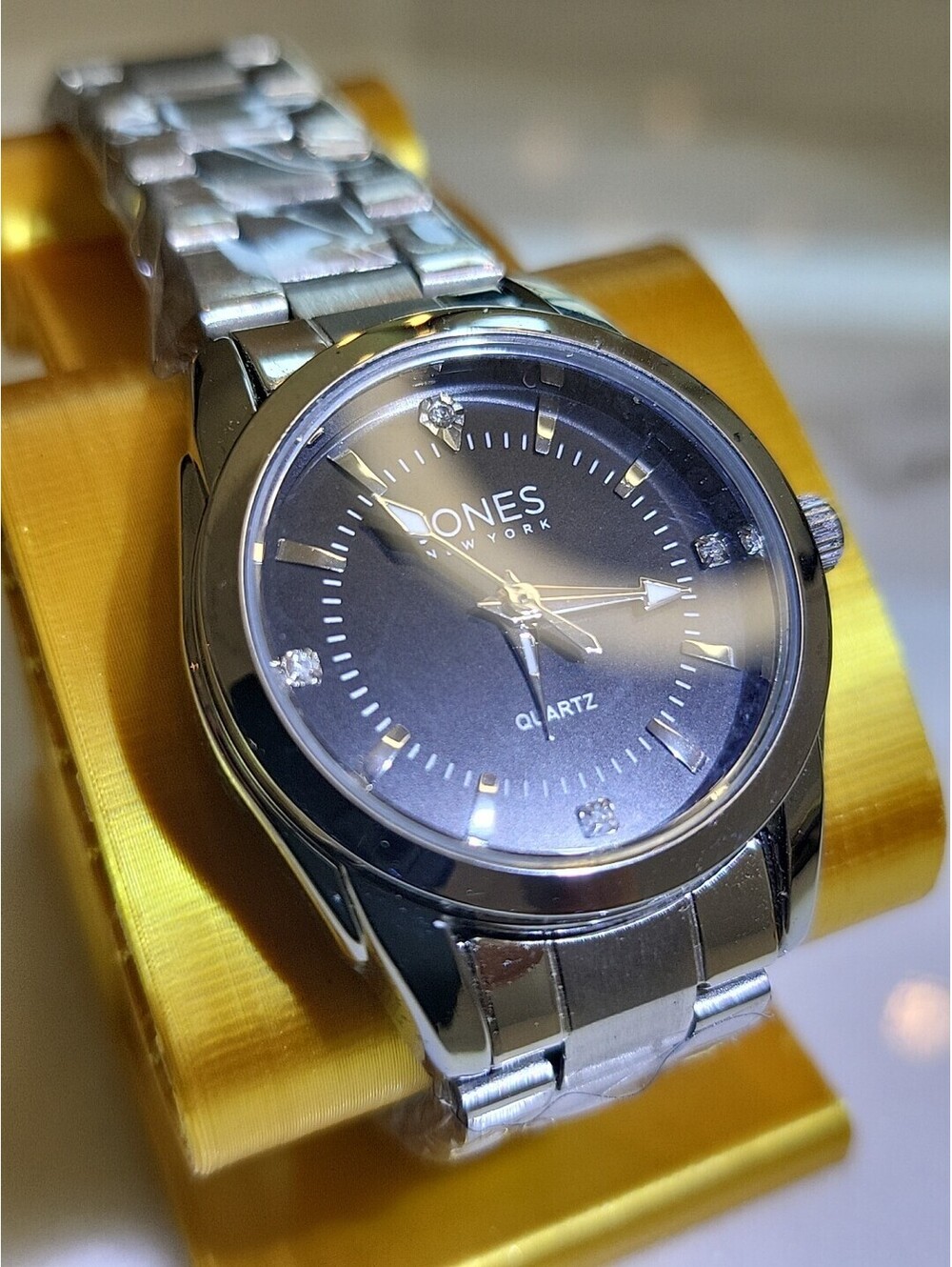 NWT Jones New York Womans Watch New Batt. Silvertone 7.5 Bracelet 28 mm Works